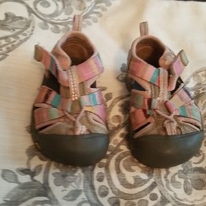 Size 4 toddler Keen sandals